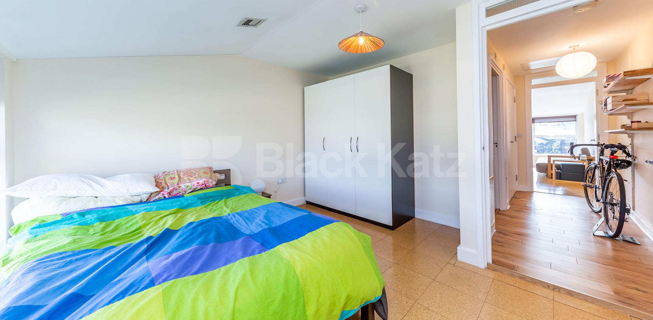 			HUGE ONE BED MINS TO TUBE!, 1 Bedroom, 1 bath, 1 reception Flat			 Mackenzie Road, Holloway